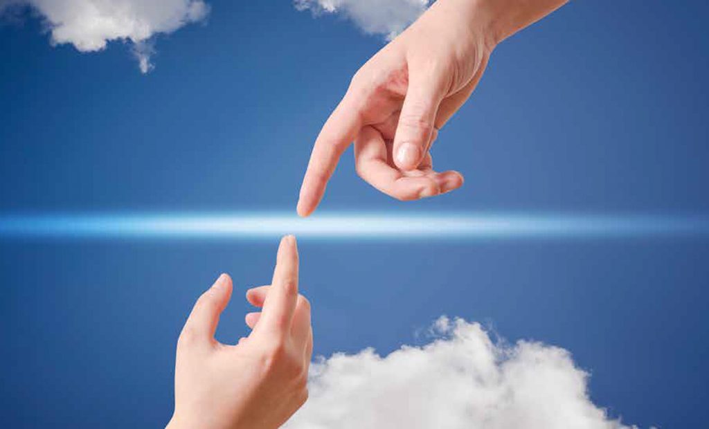 ידיים נפגשות