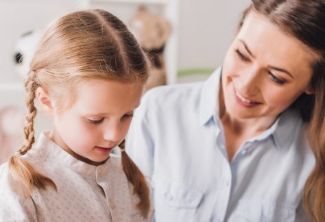 אישה עם ילדה