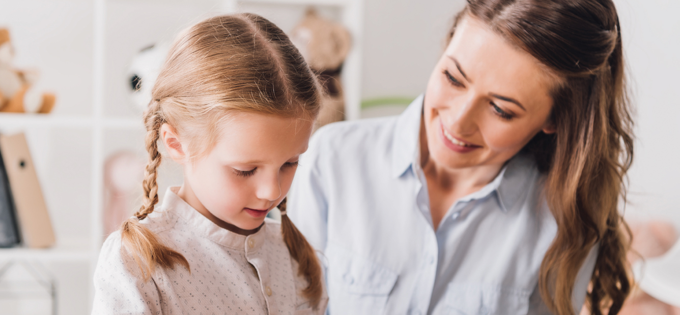 אישה עם ילדה