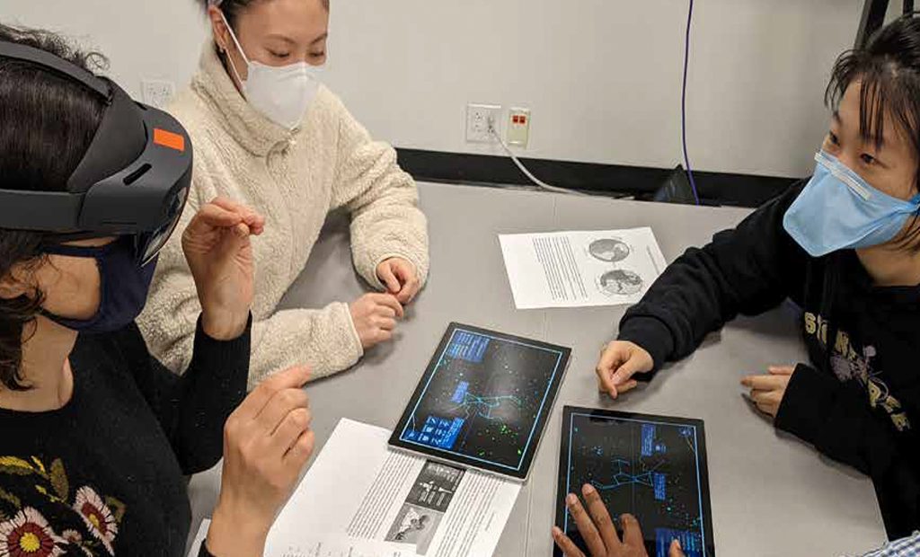 סטודנטים יפניים לומדים