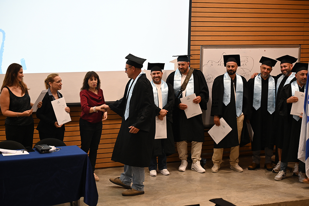 ברכות למקבלי תואר הראשון מקבוצת מקטנ"ר במחלקה ללמידה והוראה בשילוב עם הלימודים הרב תחומיים