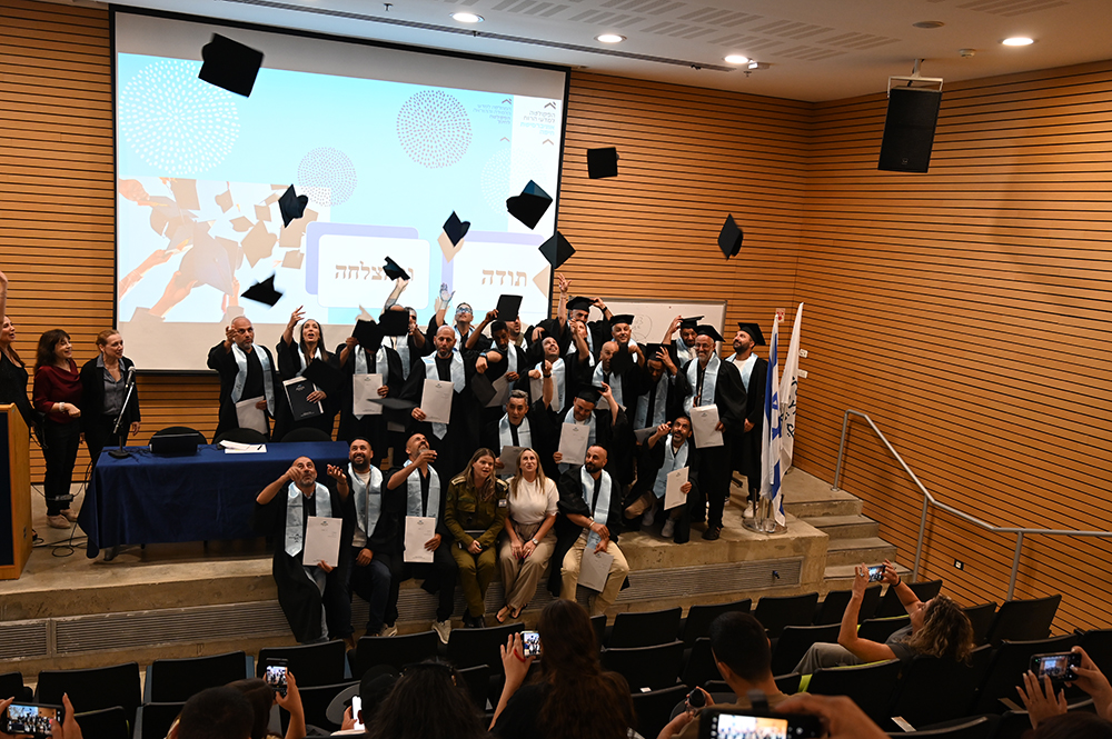 ברכות למקבלי תואר הראשון מקבוצת מקטנ"ר במחלקה ללמידה והוראה בשילוב עם הלימודים הרב תחומיים